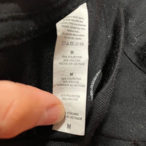 TYC quarantine bod black crop top size medium - Picture 3 of 3